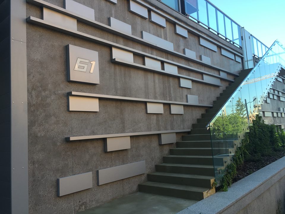 Консольная лестница из декоративного бетона