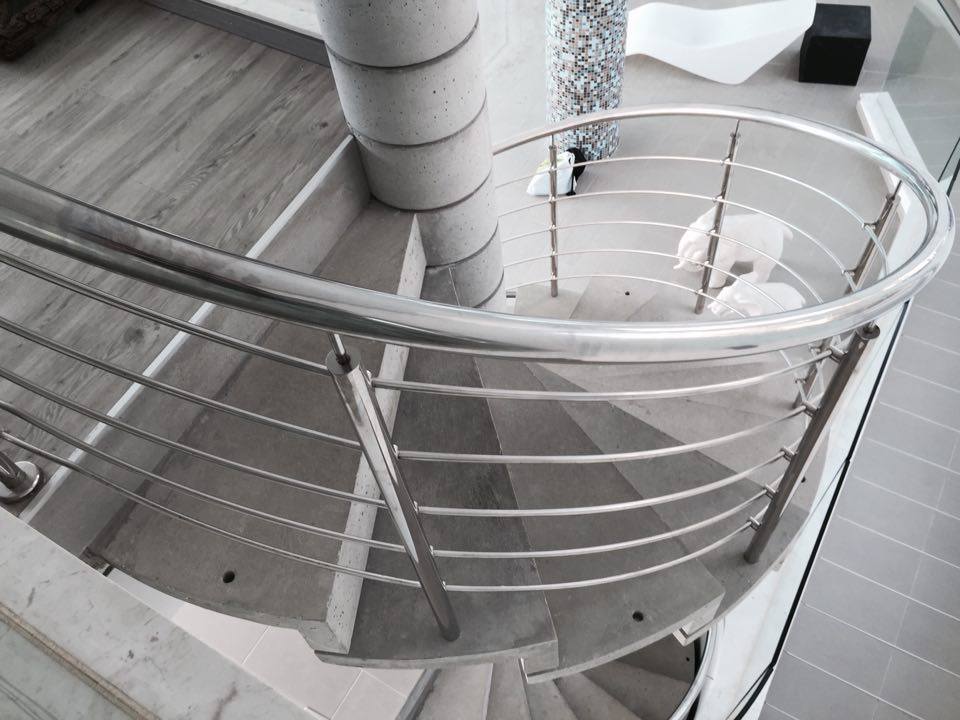 Винтовая лестница из декоративного бетона